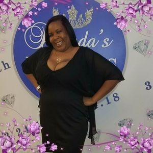 Meet your Posher, Yvette